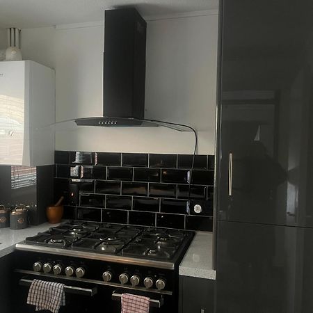 Queenomega'S Home Stay London Bagian luar foto
