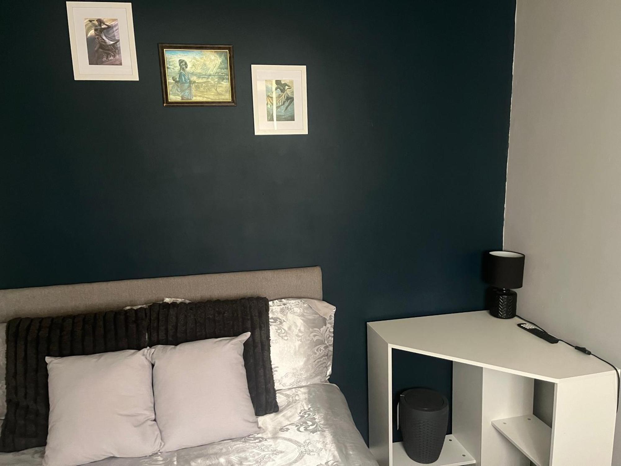 Queenomega'S Home Stay London Bagian luar foto