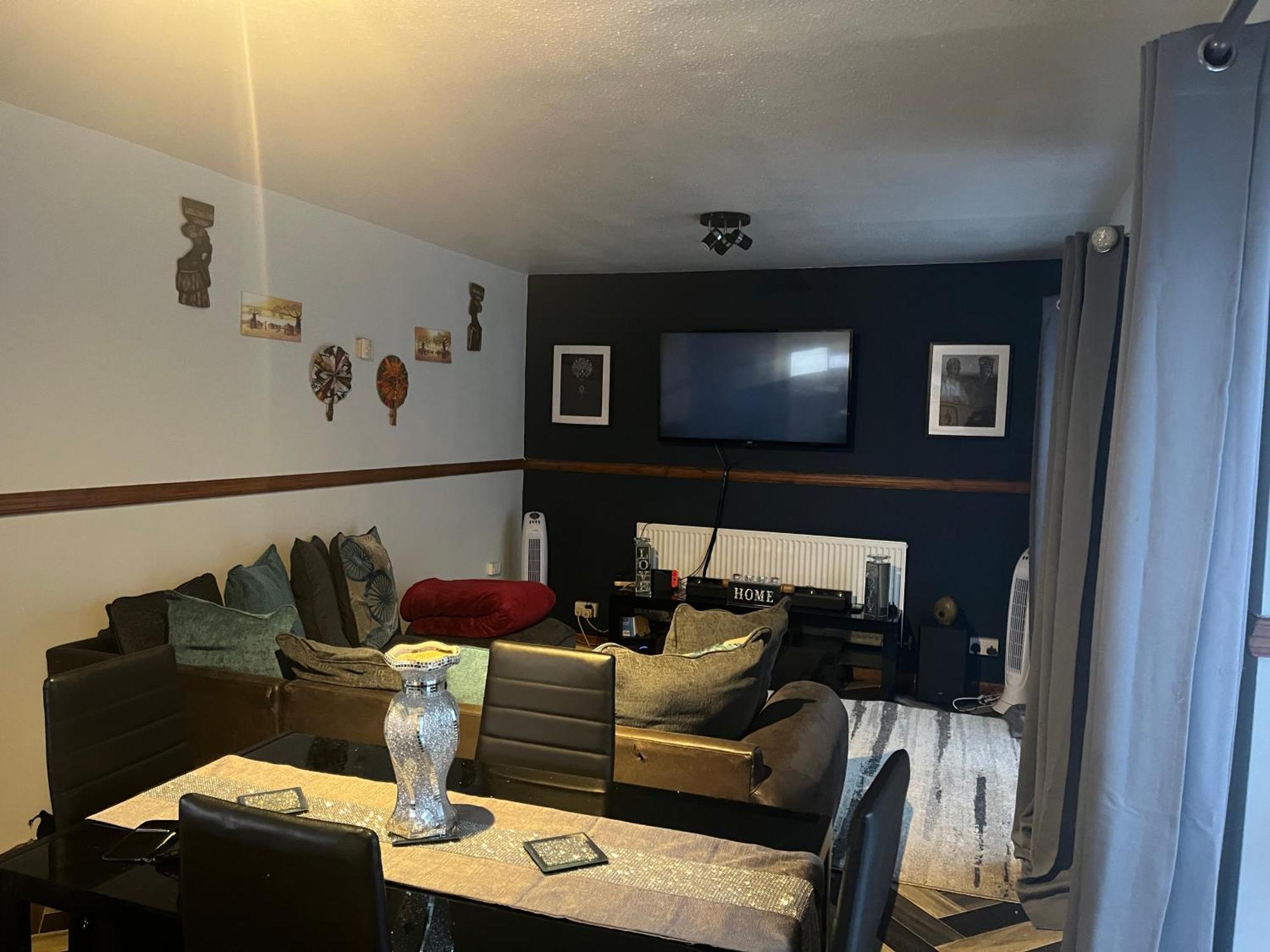 Queenomega'S Home Stay London Bagian luar foto