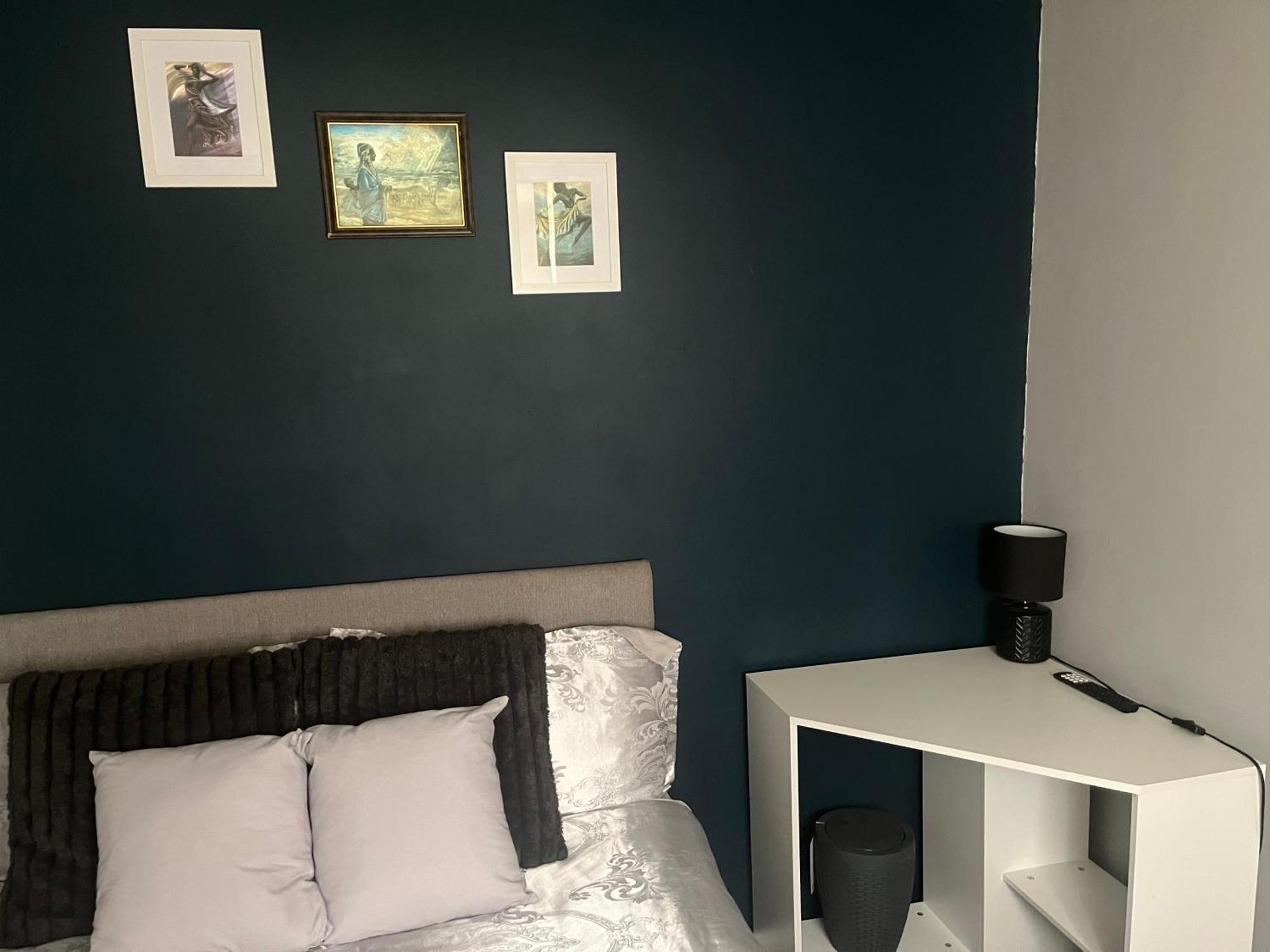 Queenomega'S Home Stay London Bagian luar foto