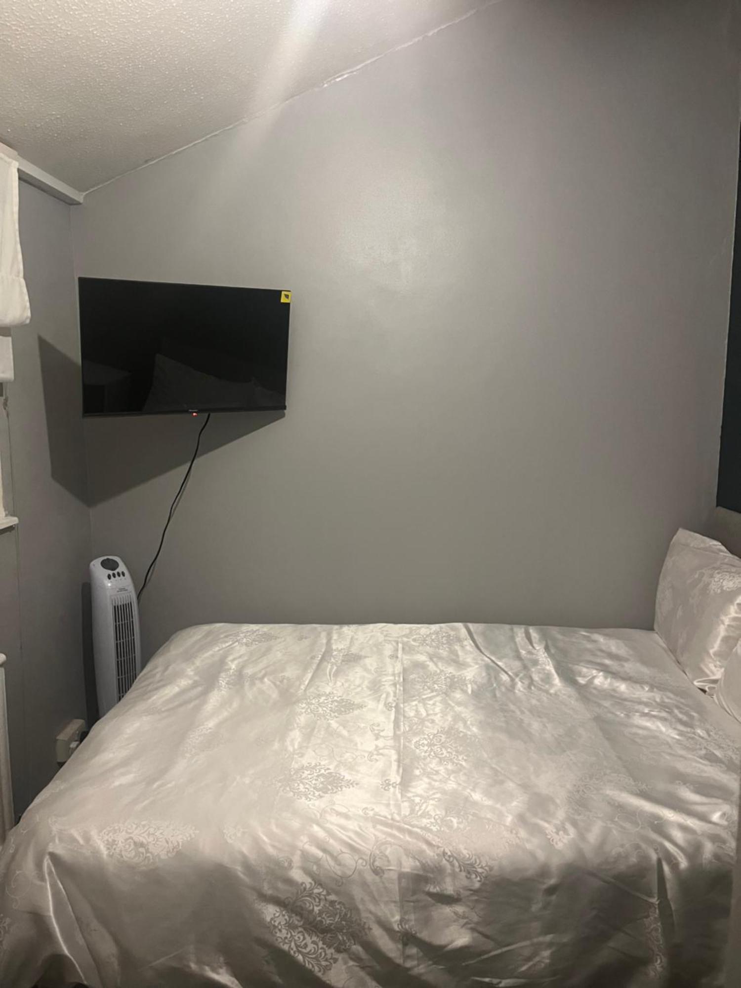 Queenomega'S Home Stay London Bagian luar foto